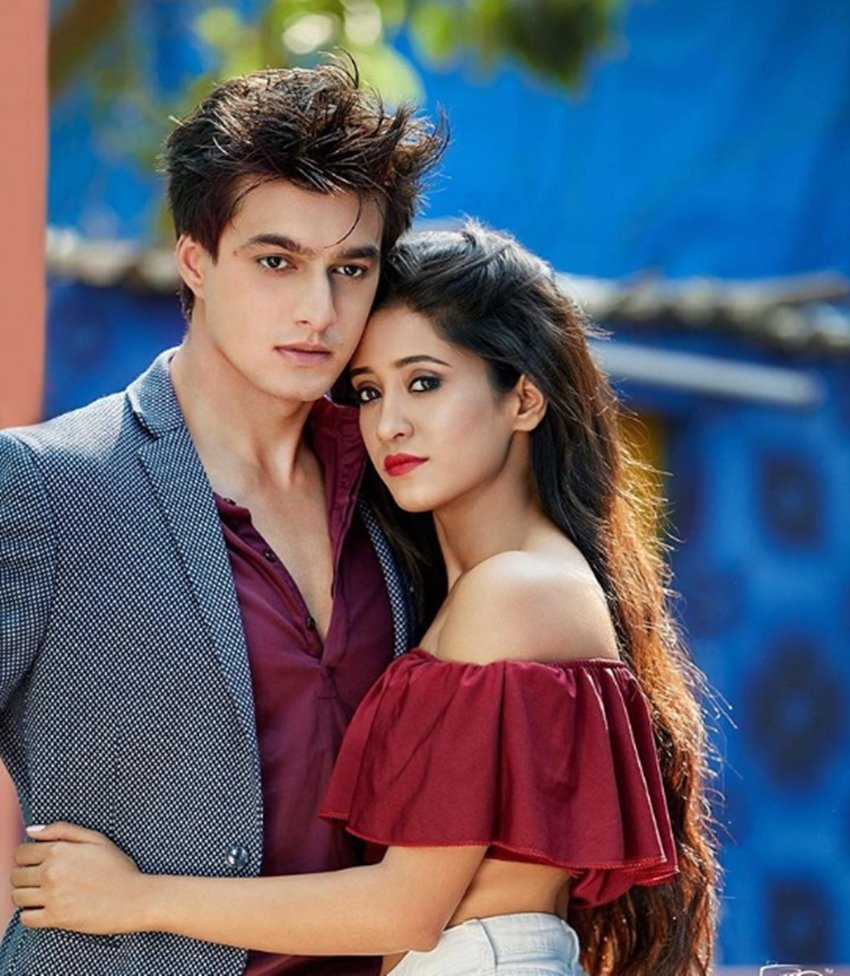 Mohsin Khan, Shivangi Joshi, Amazing chemistry of Yeh Rishta Kya Kahlata Hai TV Star, chemistry between Mohsin Khan and Shivangi Joshi, See sizzling Pictures, HD Photoshoot of Mohsin Khan, HD Photoshoot of Shivangi Joshi, entertainment news, bollywood news, television news