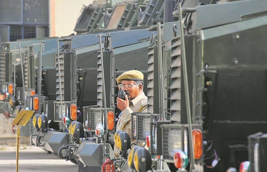 AOC Recruitment 2018: लोअर डिविजन क्लर्क के 110 पदों पर भर्ती होगी। वहीं ट्रेड्समैन मेट के लिए 561 उम्मीदवार चुने जाएंगे।