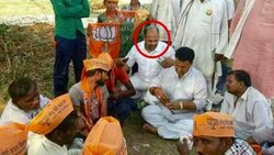 भाजपा सांसद की ताश खेलते हुए फोटो वायरल, कांग्रेसी नेता ने कहा-खेल रहे जुआ