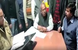 Video: एसपी सिटी पर भड़के बीजेपी नेता, बोले- तुमने हिंदुओं पर कैसे मुकदमा दर्ज किया