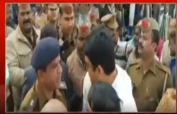 अमेठी में राहुल गांधी: पुलिस अधिकारी को कांग्रेस एमएलसी ने दी गाली, देखें वीडियो