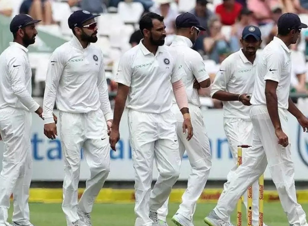 पहले मैच में मिली हार का असर आईसीसी की टेस्ट बल्लेबाजों की रैंकिंग में भी दिख रहा है। ऑस्ट्रेलिया के कप्तान स्टीव स्मिथ पहले स्थान पर और इंग्लैंड के कप्तान जोए रूट दूसरे स्थान पर हैं। इसके अलावा भारतीय बल्लेबाजों में मुरली विजय, शिखर धवन और रोहित शर्मा को भी इस हार का खामियाजा भुगतना पड़ा है। विजय अब 30वें, धवन 33वें और शर्मा 44वें स्थान पर पहुंच गए हैं।