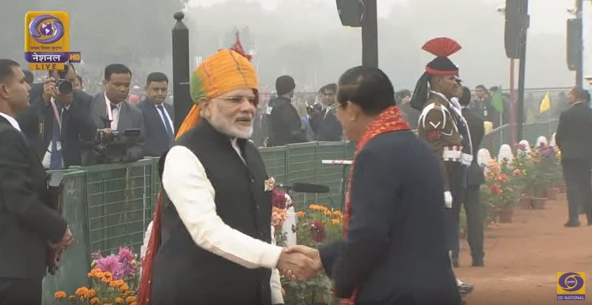 गणतंत्र दिवस परेड में शामिल हुए आसियान देशों के प्रमुखों से मिलते प्रधानमंत्री मोदी।