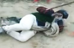 मुजफ्फरनगर: अब दलित को सरेआम पीट कर जय माता दी बुलवाया, वीडियो भी बनाया