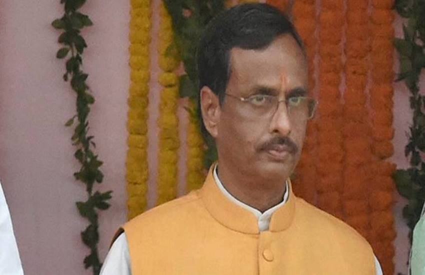 Dinesh Sharma, Dinesh Sharma in London, UP Deputy CM, Gas Leak, Gas Leak in London, Dinesh Sharma was Removed, Removed From London Hotel, Dinesh Sharma in Gas Leak, State news