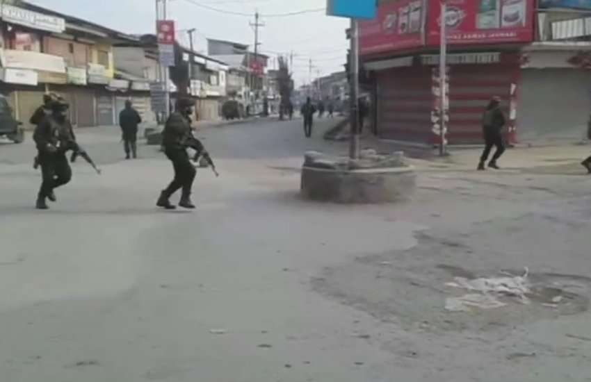 सोपोर में आतंकवादियों ने किया IED ब्‍लास्‍ट (ANI ट्विटर)