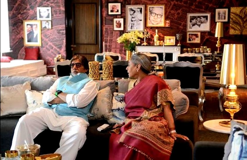 आर बाल्की की फिल्म की एंड की में अमिताभ बच्चन और जया बच्चन एक छोटे से कैमियो में नजर आए थे। इस सीन में वो अर्जुन कपूर को अपने घर खाने पर बुलाते हैं। फिल्म में जो घर अमिताभ बच्चन का दिखाया गया है वो अमिताभ बच्चन का असली घर जलसा है।