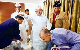 aap, delhi aap, Delhi cm, Delhi LG, deputy cm, arvind kejriwal, manish sisodia, Anil baijal, republic day, at home, kejriwal insulted, kejriwal car, delhi news, Hindi news, Jansatta
