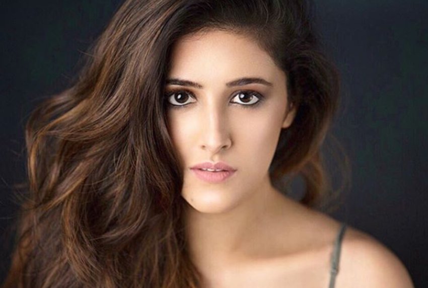 Nupur Sanon, Kriti Sanon Sister, Nupur Sanon Pictures, Nupur Sanon Photos, Nupur Sanon Instagram, Nupur Sanon Bollywood Debut, Nupur Sanon Bollywood Movie, Nupur Sanon Kriti Sanon, Jansatta, Entertainment News