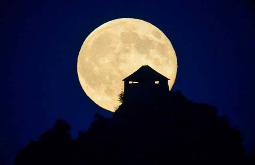 chandra grahan, chandra grahan 2018, chandra grahan live, chandra grahan 2018 live, chandra grahan live streaming, lunar eclipse 2018, lunar eclipse 2018 in india, lunar eclipse 2018 timings, lunar eclipse 2018 today, lunar eclipse 2018 today time, garhan