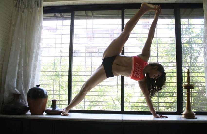 natasha noel, yoga teacher, dancer, mumbai, abused, yogini, dancing yogini, inspiration, life story, courage, life, women, inspiring stories, jansatta