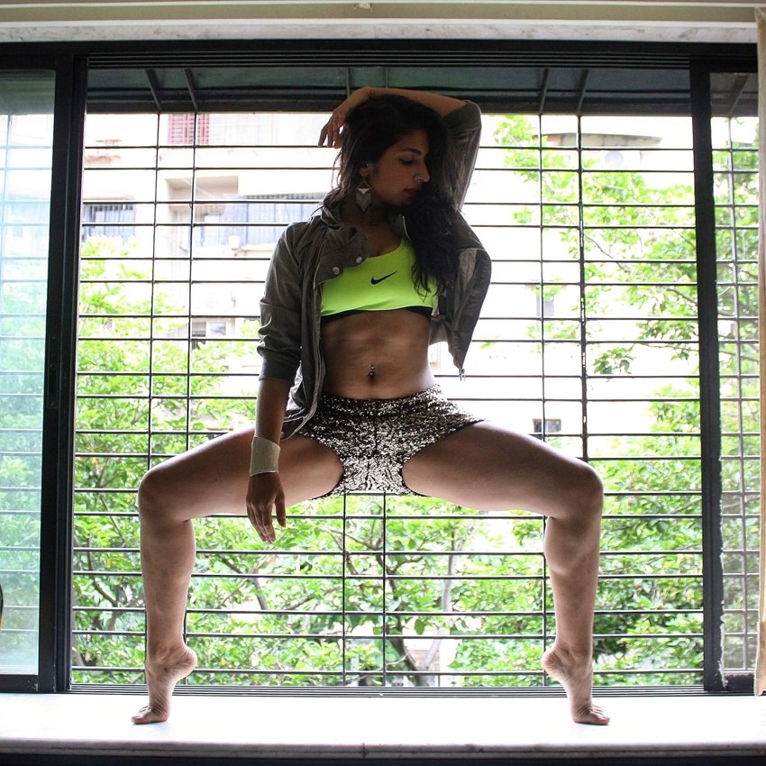 natasha noel, yoga teacher, dancer, mumbai, abused, yogini, dancing yogini, inspiration, life story, courage, life, women, inspiring stories, jansatta