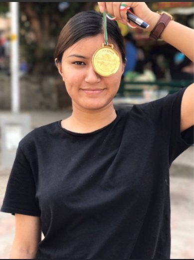 प्रियंका के घर का ड्राइंग रूम।