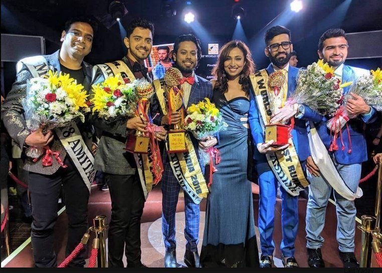 वहीं इस प्रतियोगिता में दूसरे नंबर पर आने वाले आशीष चोपड़ा सॉफ्टवेयर कंपनी विप्रो में जॉब करते हैं।