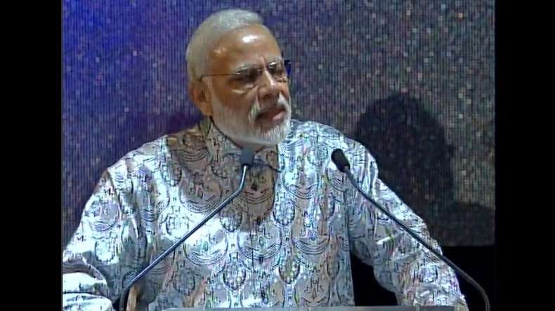 दक्षिण अफ्रिका के दौरे पर प्रधानमंत्री मोदी इस शर्ट में नजर आए थे।