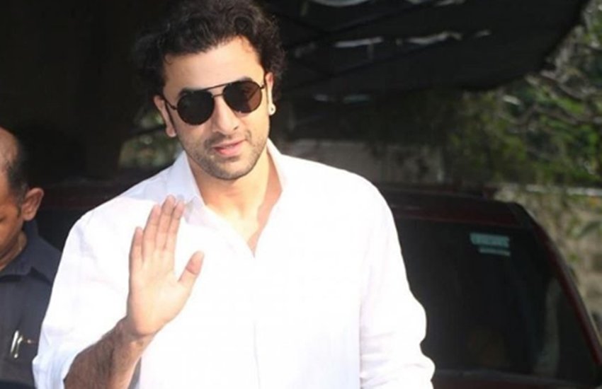 Ranbir Kapoor, Ranbir Kapoor Expensive White T-Shirt, Bollywood Actor Ranbir Kapoor, Make a trip Mumbai To Bangkok, Ranbir Kapoor, Ranbir Kapoor Expensive White T-Shirt, Bollywood Actor Ranbir Kapoor, Ranbir in sanjay dutt biopic, bollywood news, television news, entertainment news, television news in hindi, entertainment news in hindi