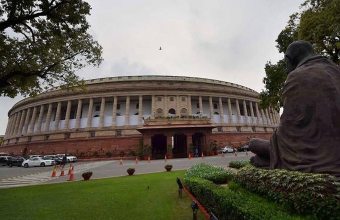 होली पर सांसदों के खाते में चली गई दो महीने की सैलरी, अगले दिन ही आधा खाली हुआ खाता