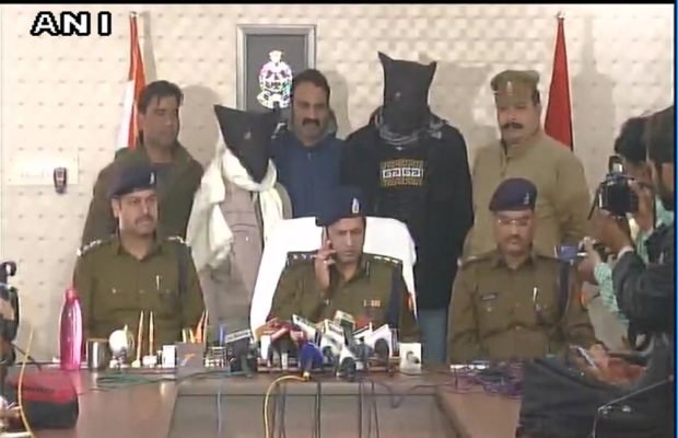 लखनऊ में हाईसिक्योरिटी जोन में आलू फेंकने वालों को पुलिस ने किया गिरफ्तार