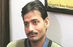 शरारती तत्वों ने उड़ा दी कासगंज दंगे में मरने की अफवाह, घर में सुरक्षित हैं राहुल उपाध्याय, बोले- भीड़ दंगा भड़काने लिए मुझे उकसा रही थी