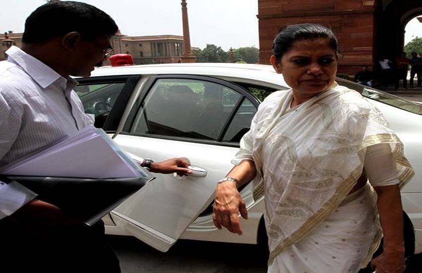 संयुक्त बिहार में राजबाला वर्मा मुख्यमंत्री रहे लालू प्रसाद की काफी करीबी और पसंदीदा अधिकारी रही हैं। उनकी काबिलियत को देखते हुए लालू यादव ने उन्हें पटना का भी जिलाधिकारी बनाया था। संयुक्त बिहार में राजबाला वर्मा मुख्यमंत्री रहे लालू प्रसाद की काफी करीबी और पसंदीदा अधिकारी रही हैं। उनकी काबिलियत को देखते हुए लालू यादव ने उन्हें पटना का भी जिलाधिकारी बनाया था।