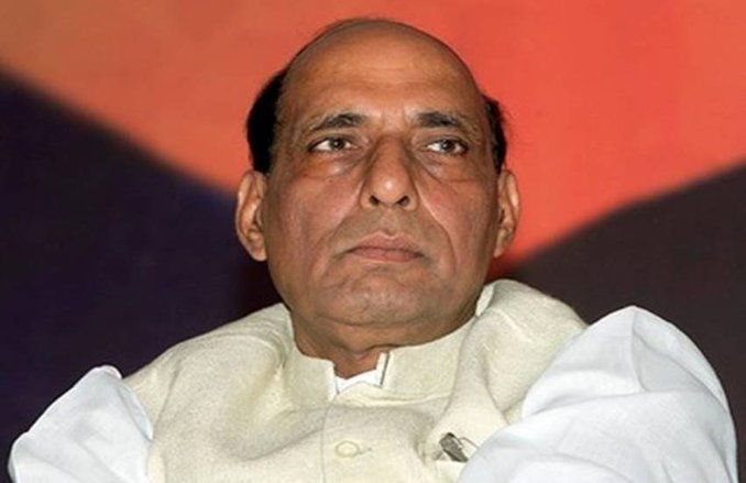 मध्य प्रदेश: राजनाथ सिंह के चॉपर की लैंडिंग के लिए घंटो गुल कर दी गई बिजली, बवाल हुआ तो जोड़ी लाइन
