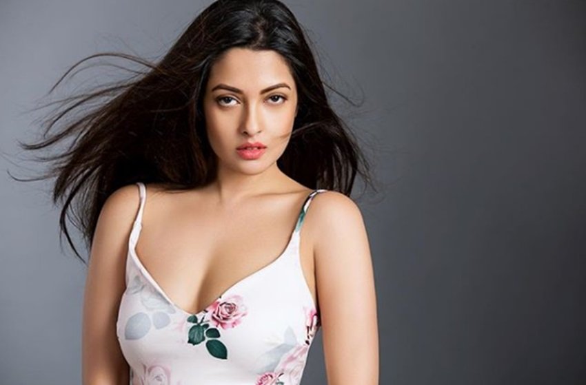 Riya Sen, Riya Sen Birthday, Riya Sen Date of Birth, Riya Sen Images, Riya Sen Latest Pictures, Riya Sen Photos, Riya Sen Hot PHotos, Riya Sen Uknown Facts, Riya Sen Unknown Info, Riya Sen Birthday