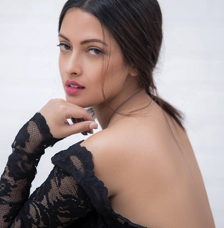 Riya Sen, Riya Sen Birthday, Riya Sen Date of Birth, Riya Sen Images, Riya Sen Latest Pictures, Riya Sen Photos, Riya Sen Hot PHotos, Riya Sen Uknown Facts, Riya Sen Unknown Info, Riya Sen Birthday