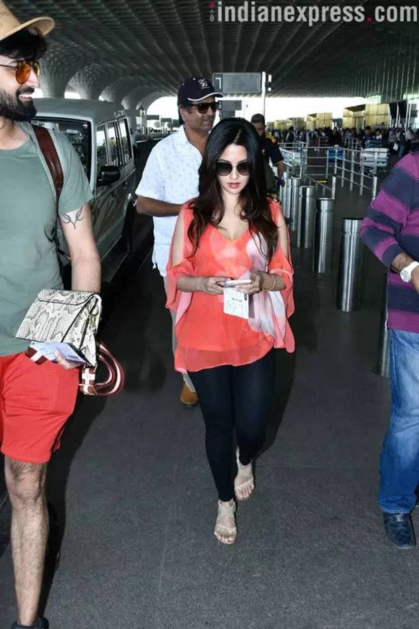 kangana ranaut, kangana ranaut pics, riya sen, riya sen airport pics, vani kapoor, vani kapoor pics, vani kapoor in car, varun dhawan, varun dhawan gym pics, varun dhawan at gym, malaika arora, malaika arora khan, malaika arora pics, photo gallery