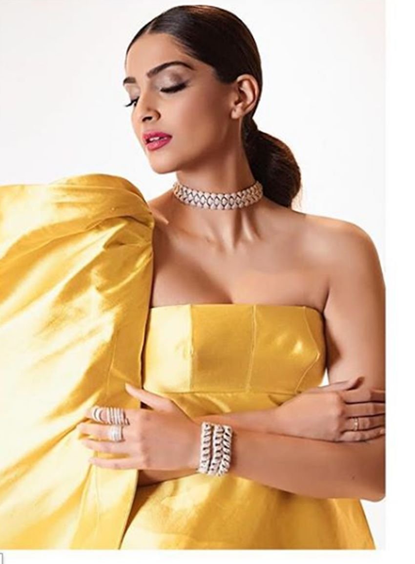 Bollywood actoress, sonam kapoor, anil kapoor, Film padman, akshay kumar, HT most stylist award, dress sonam kapoor, troll, instagram, anil kapoor