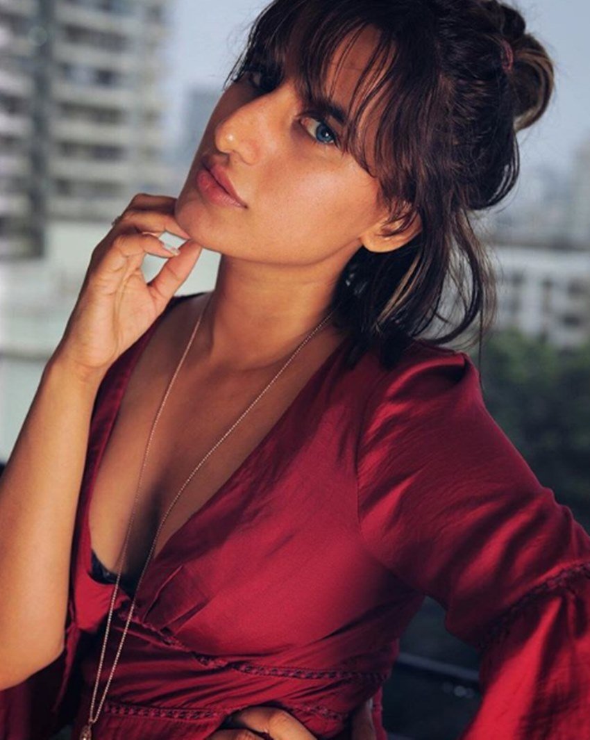 Saloni Chopra, Saloni Chopra Pictures, Saloni Chopra Images, Saloni Chopra Katrina Kaif, Saloni Chopra Bold Photos, Katrina Kaif Duplicate, Saloni Chopra Latest Controversy