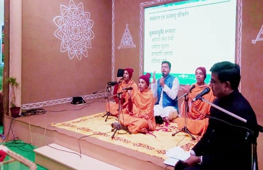 Sanskrit, Sanskrit effect, Vedic mantras, Dr James Hartzell, Dr James, Hindi news, News in Hindi, Jansatta