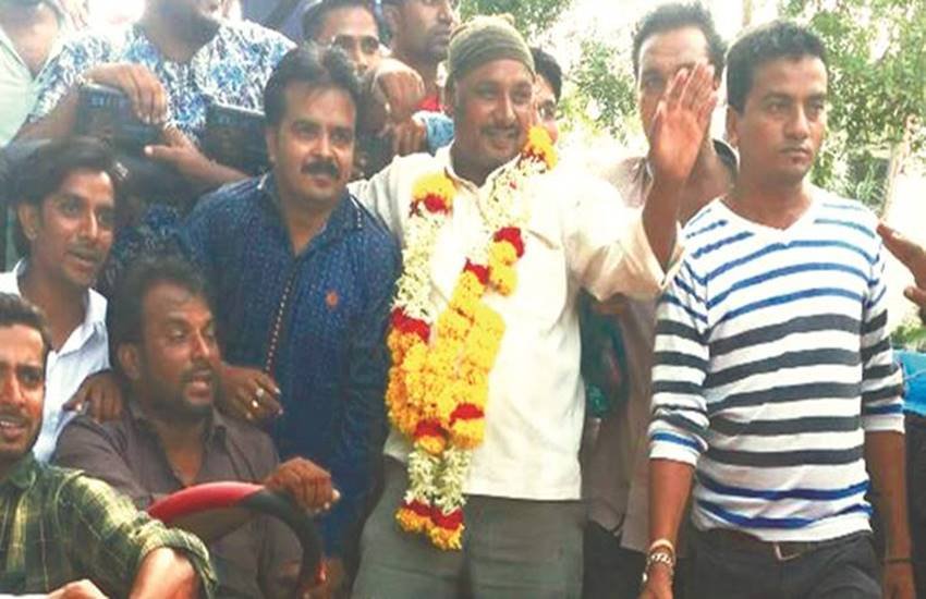 Gallantry award, Muslim Bus Driver, Sheikh Salim Gafur, Sheikh Salim Gafur Gets, Second Highest Award, Second Highest Award of Gallantry, Amarnath Pilgrims, 52 Amarnath Pilgrims Life, National news