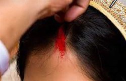 Viral video: पंचायत ने प्रेमी जोड़े को बात करते हुए पकड़ा और बीच सड़क में भरवा दी मांग