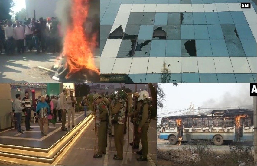 सुप्रीम कोर्ट के आदेश के बाद पद्मावत 25 जनवरी को पूरे देश में रिलीज हो रही है। गुरुवार से पहले भी देश के कई हिस्सों में फिल्म के शो रखे गए हैं। फिल्म को लेकर नाराज चल रहे तमाम संगठनों ने बुधवार को दिन भर अलग अलग हिस्सों में विरोध प्रर्दशन किए। कई जगहों पर ये प्रदर्शन काफी हिंसक हो गए। कई सिनेमा हॉल पर पथराव किए गए, किसी जगह पर बस में आग लगा दी गई तो कई जगहों पर चक्का जाम किया गया। प्रदर्शनकारी फिल्म को बैन कराना चाहते हैं लेकिन सुप्रीम कोर्ट के बाद सभी राज्यों में फिल्म के रिलीज को हरी झंडी दिखा दी गई है। आगे के स्लाइड्स में देखिए देश के अलग अलग हिस्सों में विरोध प्रदर्शन की कुछ तस्वीरें....
