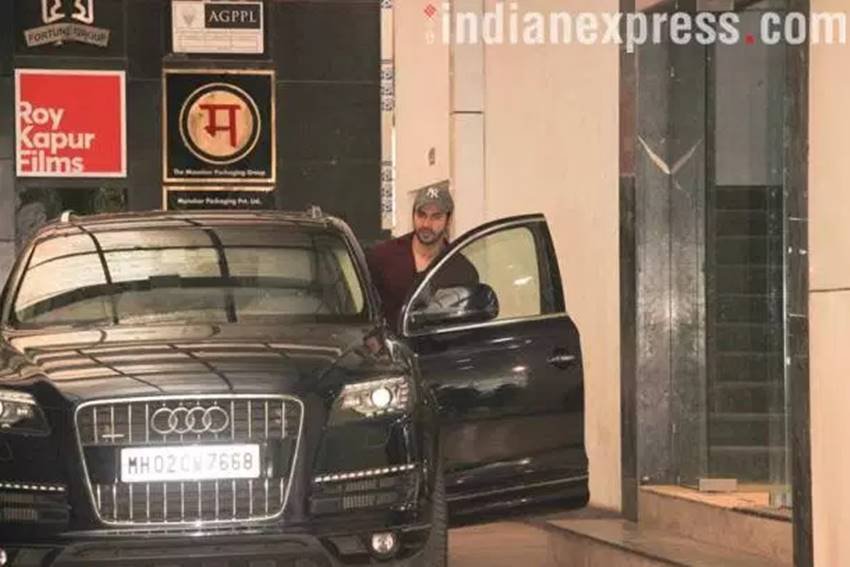 kangana ranaut, kangana ranaut pics, riya sen, riya sen airport pics, vani kapoor, vani kapoor pics, vani kapoor in car, varun dhawan, varun dhawan gym pics, varun dhawan at gym, malaika arora, malaika arora khan, malaika arora pics, photo gallery