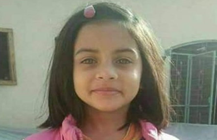 पाकिस्तान में 9 जनवरी को आठ साल की इस मासूम की बलात्कार के बाद गला घोंट कर हत्या कर दी गई थी। (फोटोः टि्वटर) 