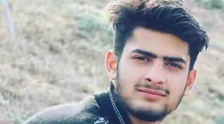  संसद पर हमले के लिए फांसी पर चढ़ चुके अफजल गुरु के बेटे गालिब ने 88 प्रतिशत अंक के साथ 12वीं की परीक्षा उत्तीर्ण की।