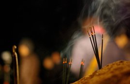 incense sticks, incense sticks in hindi, safety of incense sticks, how safe are incense sticks, are incense sticks safe in hindi, incense sticks smoke in hindi, incense sticks smoke harmful in hindi, incense sticks smoke harmful than cigarettes in hindi, incense sticks smoke causes respiratory cancer in hindi, incense sticks smoke causes asthma in hindi, health news in hindi, jansatta