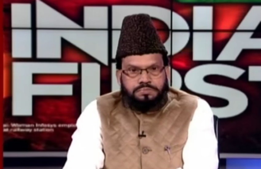 गरीब नवाज फाउंडेशन के अध्‍यक्ष मौलाना अंसार रजा। (फोटो सोर्स: टीवी फुटेज)