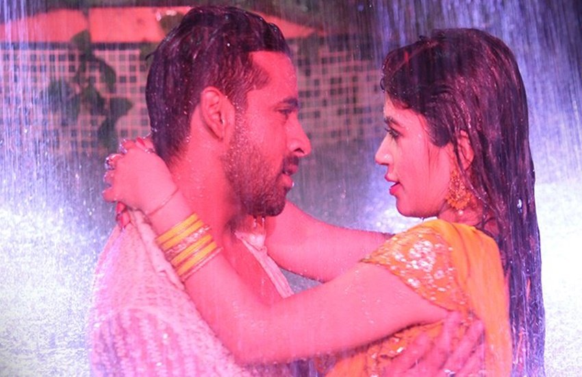 Bigg Boss 11, Bigg Boss, Bigg Boss finale, Bigg Boss grand finale, Bigg Boss finale performance, Bandagi Kalra, Bandagi Kalra performance, Bandagi Kalra photos, Bandagi Kalra bigg boss 11, Bandagi Kalra bigg boss, salman khan, tip tip barsa pani, akshay kumar, raveena tandon, shilpa shinde, vikas gupta, hina khan, bigg boss 11 winner, shilpa shinde won bigg boss 11, puneesh sharma, puneesh, Bollywood, bigg boss, barsa pani draped, bandagi kalra, bandagi, Lovebirds Bandagi Kalra and Puneesh Sharma, bigg boss 11, bigg boss 11 winner, bigg boss 11 winner name, Shilpa Shinde, बिग्ग बॉस ११ विनर, BB11 Winner, BB11 Winner Name, बिग्ग बॉस ११ विनर नाम, बिग्ग बॉस ११, bigg boss 11 winner name announced, big boss 11 winner, bigg boss 11 finale live, bigg boss 11 eviction, bigg boss season 11 winner, bigg boss season 11, Shilpa Shinde, Hina Khan, Shilpa Shinde Bigg Boss 11, bigg boss 11 online, voot, bigg boss 11 voot, बिग बॉस सीजन 11 विनर, बिग बॉस 11 विनर, bigg boss 11 finale, bigg boss 11 winner today, bigg boss 11 latest news, winner of bigg boss 11, winner bigg boss 11