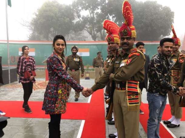 पहले फिल्म 25 जनवरी को रिलीज होनी थी लेकिन पद्मावत के चलते फिल्म की रिलीज डेट को आगे बढ़ाकर 9 फरवरी को कर दिया गया है।