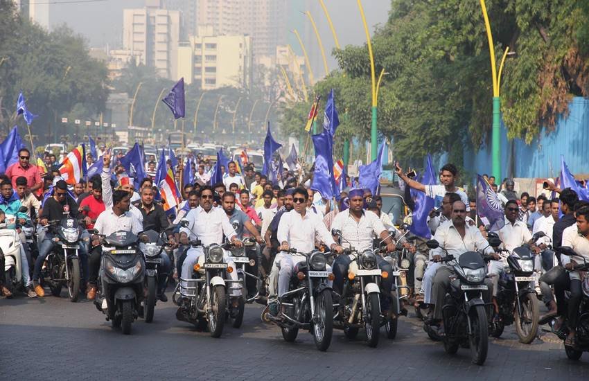 Bhima Koregaon violence, mumbai, shiv sena, saamana, uddhav thackeray, bjp, devendra fadanvis, Dalit protesters, Maharashtra, caste violence, prakash ambedkar, Jignesh mevani, hindi news, news in hindi, jansatta