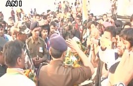 Martyred Jawan, Family Members, Family Members of Martyr, Home Minister, Chief Minister, Demanding to call, Sitting on Fence, Martyred Jawan family Sitting on Fence, State news