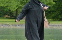 अब बुर्के को लेकर दारूल उलूम का फतवा- ‘कसा और चमकदार बुर्का पहनना गुनाह, मर्द आकर्षित होते हैं’