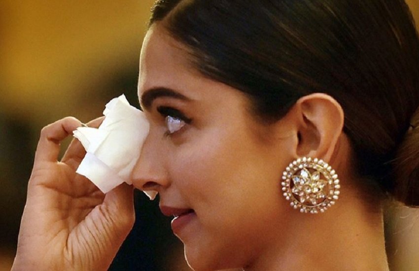 Deepika Padukone, Deepika Padukone gets emotional, Deepika Padukone Father Prakash Padukone, Deepika Padukone father gets achivment award, deepika turns teary-eyed,Padmaava, Sanjay Leela Bhansali,Eentertainment news in hindi, bollywood news, television news
