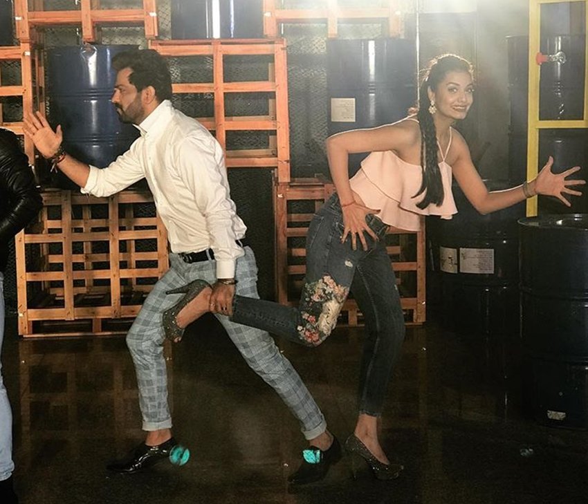 Divya Agarwal, model Divya Agarwal, actress Divya Agarwal, Bigg Boss 11 contestant Priyank Sharma ex girlfriend Divya Agarwal, Divya Agarwal photos, Divya Agarwal hot photos, Priyank Sharma ex girlfriend Divya Agarwal, nitibha kaul, nitibha kaul photos, MTV's Date To Remember, Date To Remember, ex-Bigg Boss contestant Nitibha Kaul, Manu Punjabi, Punjabi singer Indeep Bakshi, Splitsvilla 10, Splitsvilla fame, Splitsvilla fame Divya, Divya mentors on the show, television, entertainment, jansatta