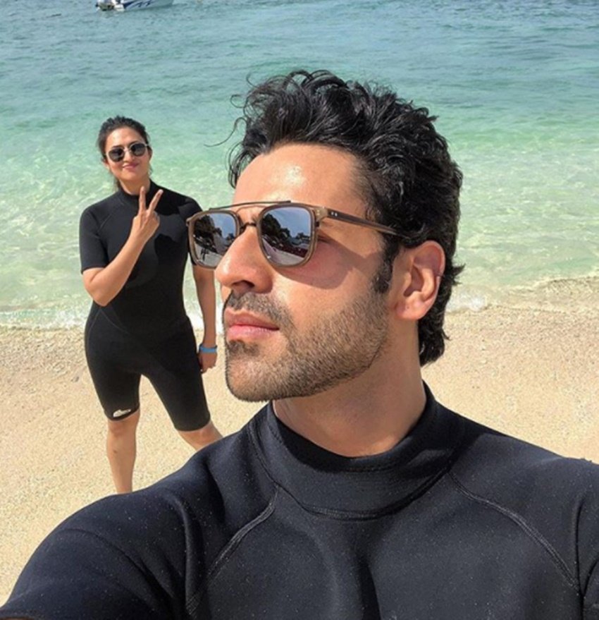 Divyanka Tripathi, actress Divyanka Tripathi, tv actress Divyanka Tripathi, Divyanka Tripathi photos, Vivek Dahiya, Vivek Dahiya photos, actor Vivek Dahiya, tv actor Vivek Dahiya, Vivek Dahiya shirtless photo, divyanka Tripathi and Vivek Dahiya, Nach Baliya 8 , Nach Baliya 8 winner, celebrate Divyanka's birthday, ye hain mohabbatein, star plus, television, entertainment, jansatta