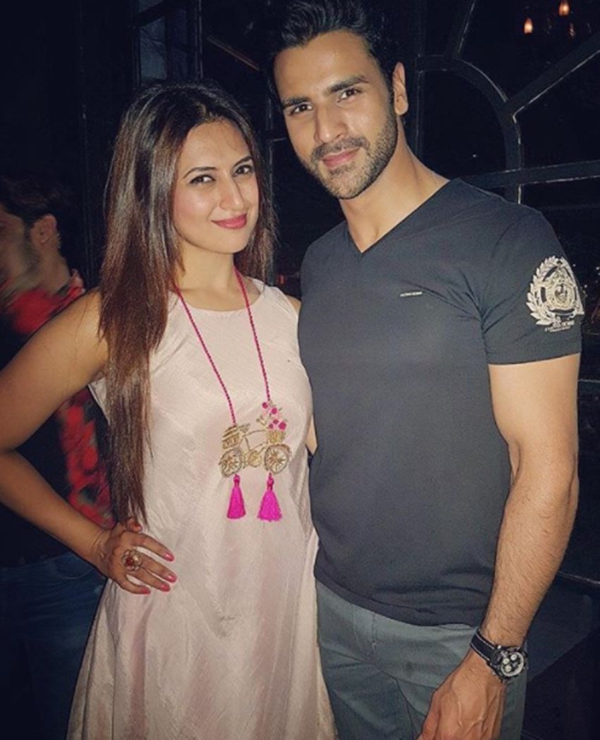 Divyanka Tripathi, actress Divyanka Tripathi, tv actress Divyanka Tripathi, Divyanka Tripathi photos, Vivek Dahiya, Vivek Dahiya photos, actor Vivek Dahiya, tv actor Vivek Dahiya, Vivek Dahiya shirtless photo, divyanka Tripathi and Vivek Dahiya, Nach Baliya 8 , Nach Baliya 8 winner, celebrate Divyanka's birthday, ye hain mohabbatein, star plus, television, entertainment, jansatta