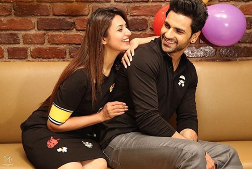 Divyanka Tripathi, actress Divyanka Tripathi, tv actress Divyanka Tripathi, Divyanka Tripathi photos, Vivek Dahiya, Vivek Dahiya photos, actor Vivek Dahiya, tv actor Vivek Dahiya, Vivek Dahiya shirtless photo, divyanka Tripathi and Vivek Dahiya, Nach Baliya 8 , Nach Baliya 8 winner, celebrate Divyanka's birthday, ye hain mohabbatein, star plus, television, entertainment, jansatta