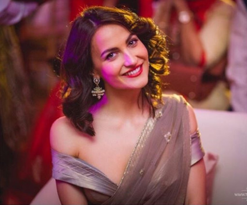 elli avrram, actress elli avrram, elli avrram photos, elli avrram bollywood actress, elli avrram tv host, elli avrram, pankhurii sharma, pankhurii sharma, Elli and Hardik chemistry, Elli and Hardik, elli avram, hardik pandya, cricketer hardik pandya, Hardik Pandya Dating Hottie Elli Avram, Hardik Pandya Dating Elli Avram, Hardik Pandya Dating actress Elli Avram, The Great Indian Laughter Challenge, television, entertainment, jansatta